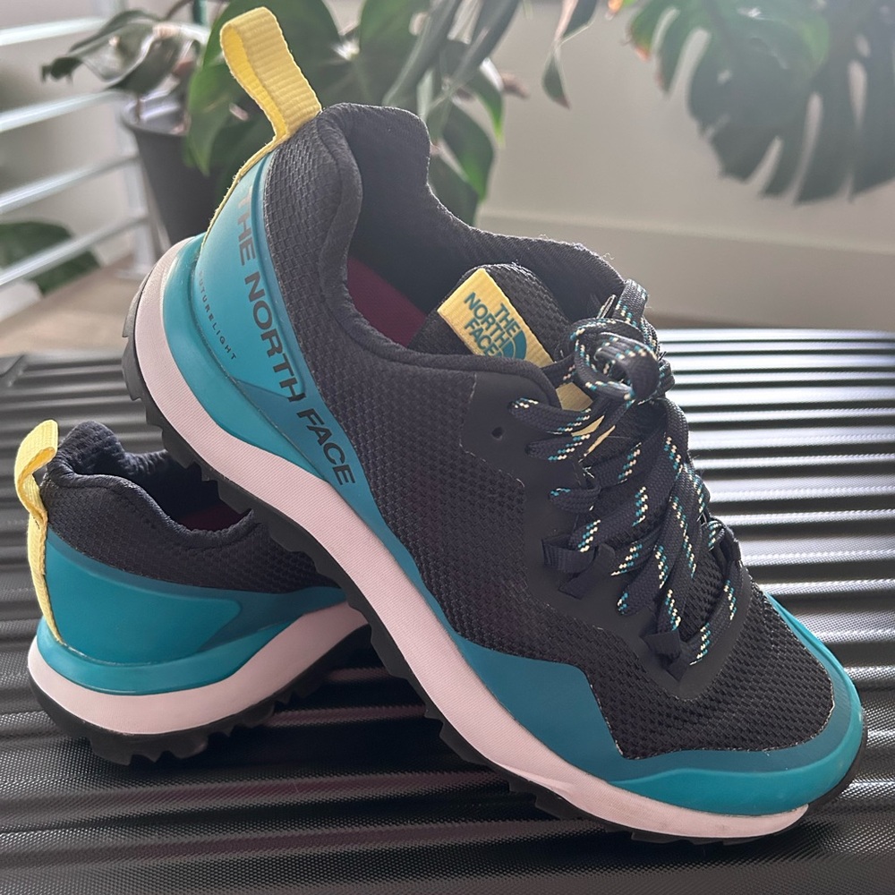 Women’s The North Face sneakers size 7.5